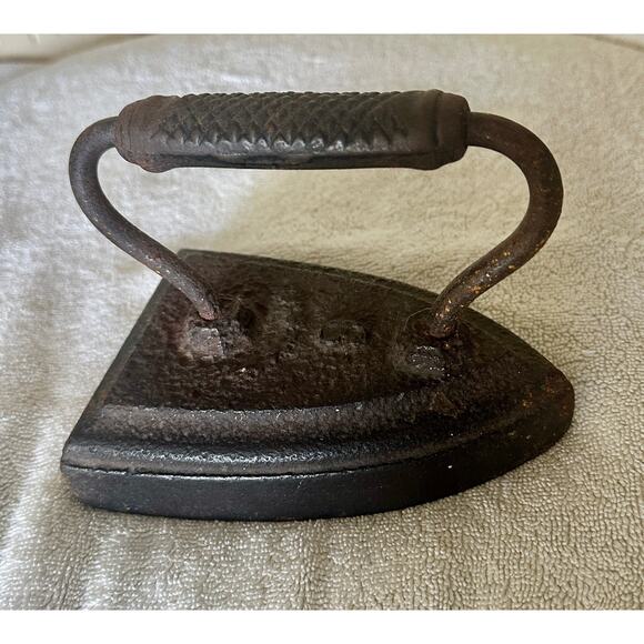 Authentic 1800s Antique Cast Iron SAD 6 Primitive Rustic Decor Door Stop paperwt - Picture 1 of 7